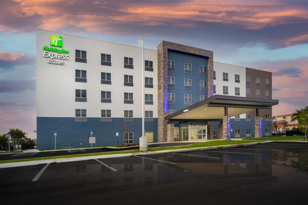 Holiday Inn Express & Suites - Fort Myers Airport By Ihg Exterior foto