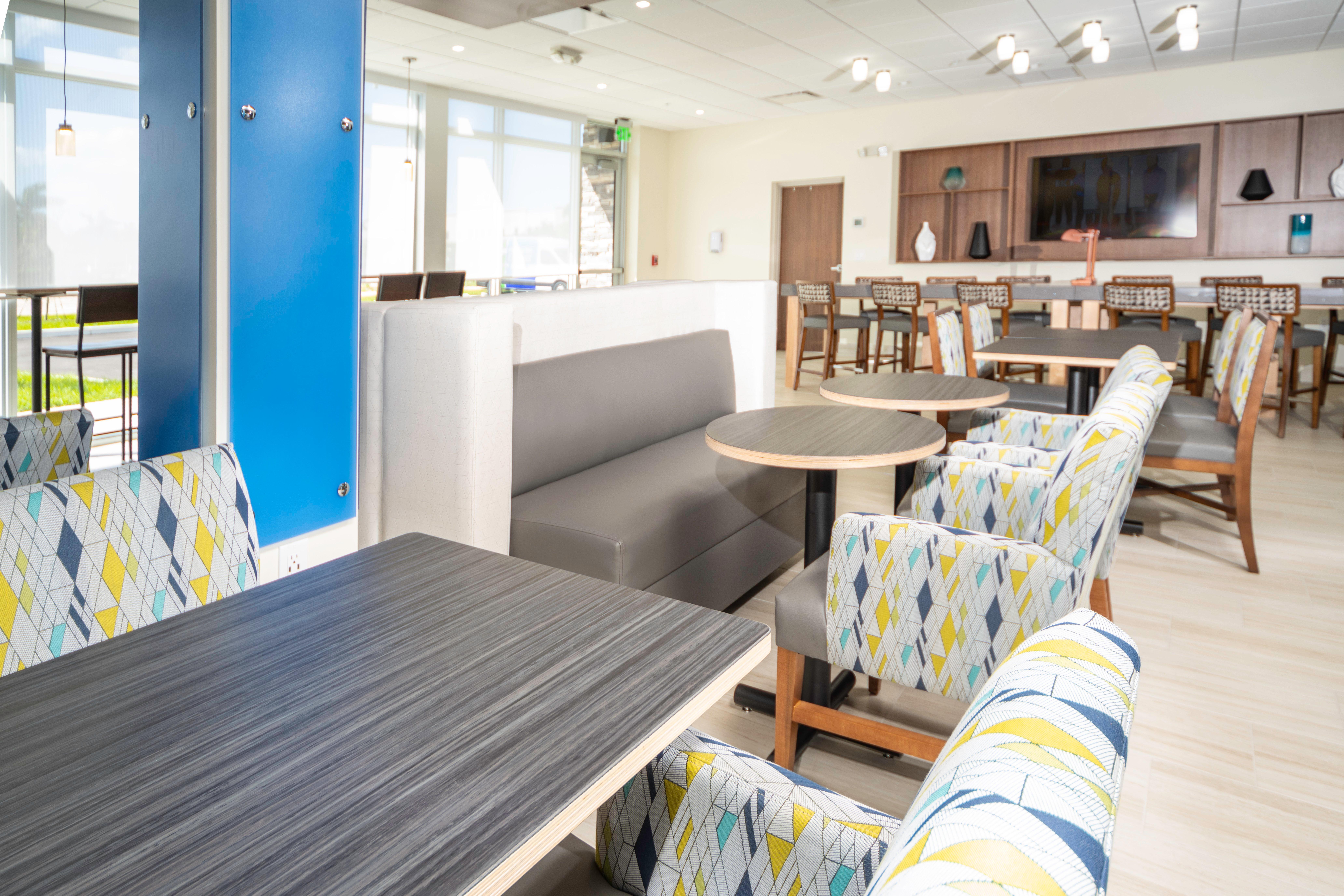 Holiday Inn Express & Suites - Fort Myers Airport By Ihg Exterior foto